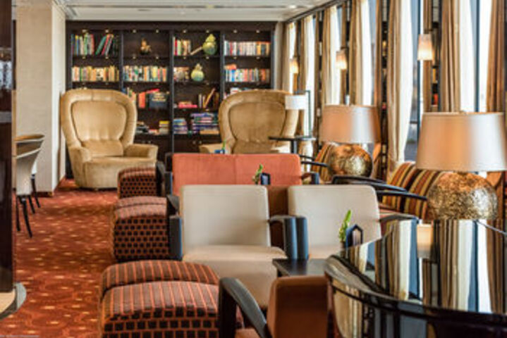 Lounge 36 of 52