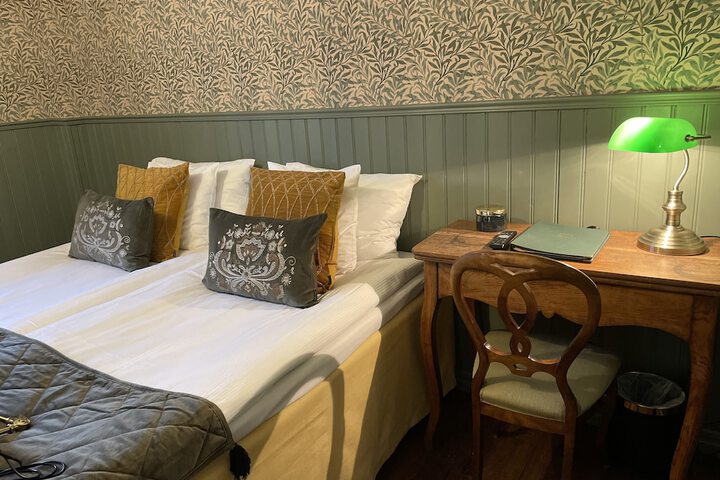 Room 4 of 74
