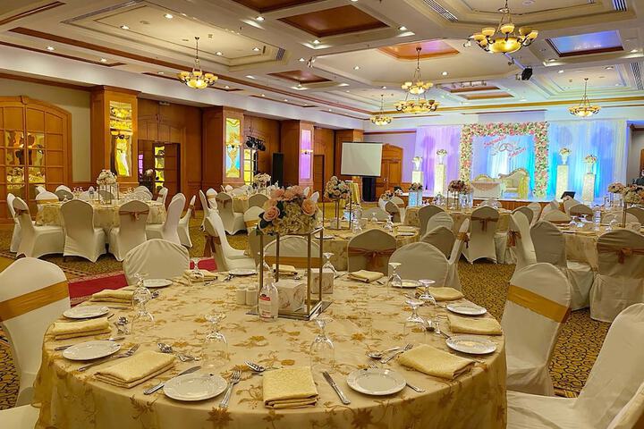 Ballroom/Hall 35 of 38
