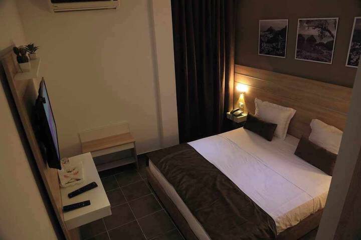 Room 4 of 8