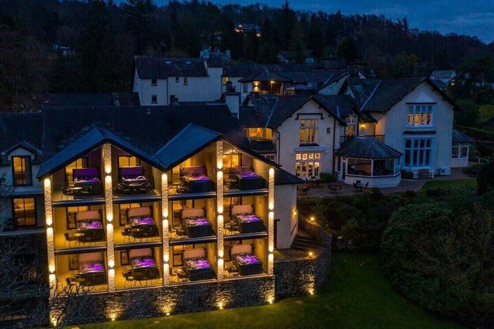 Exterior of Lakes Hotel and Spa