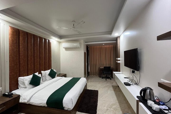 Room 14 of 38
