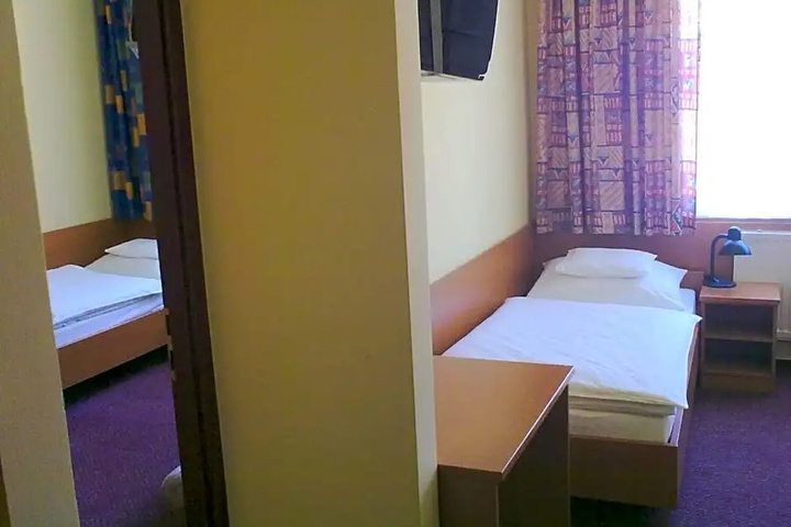 Room 4 of 24