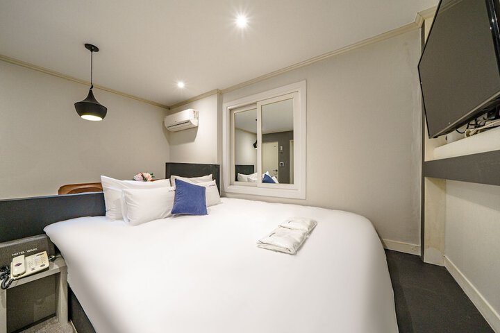 Room 12 of 48