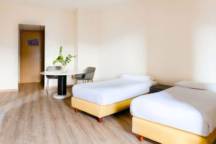 Room 4 of 35