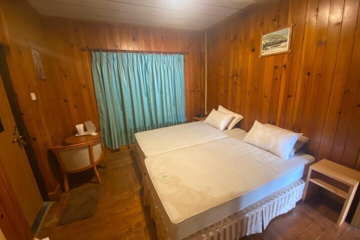Room 6 of 84