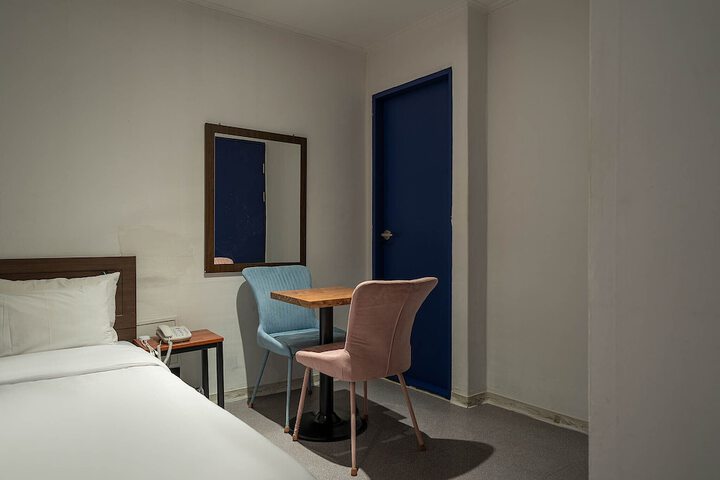 Room 49 of 82
