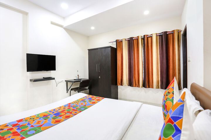 Room 10 of 26