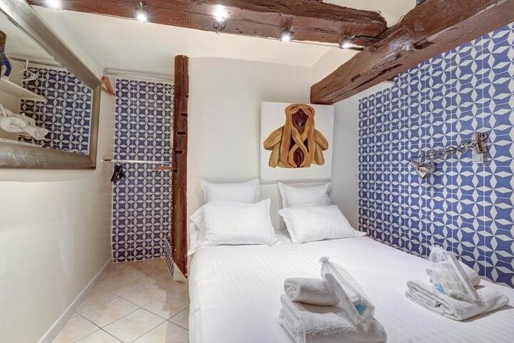Room 2 of 41