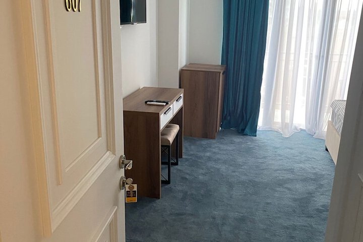 Room 2 of 19