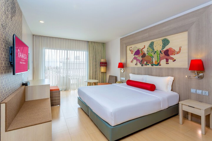 Room 52 of 220