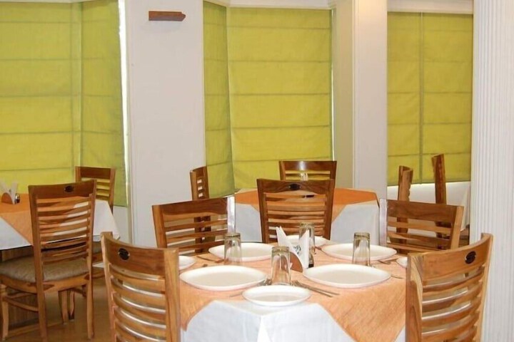 Dining 2 of 6