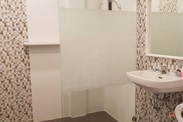 Room 15 of 28