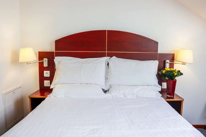 Room 12 of 43