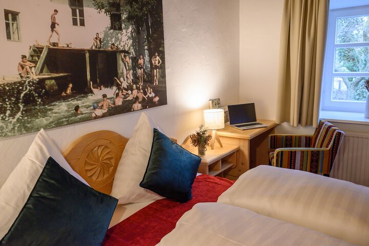 Room 32 of 64