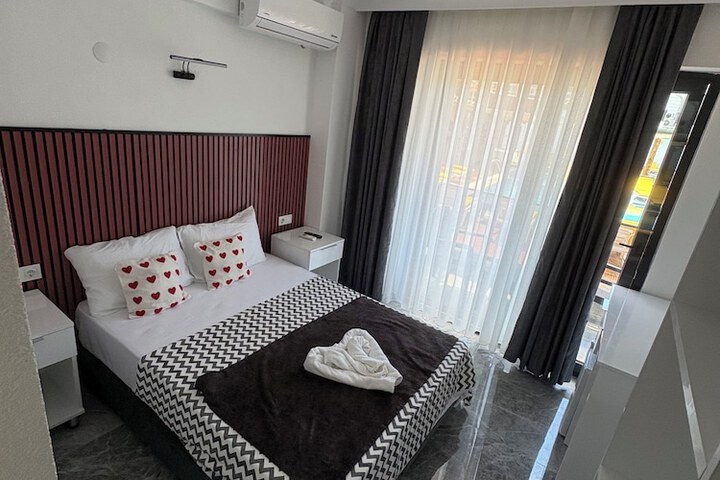 Room 9 of 38