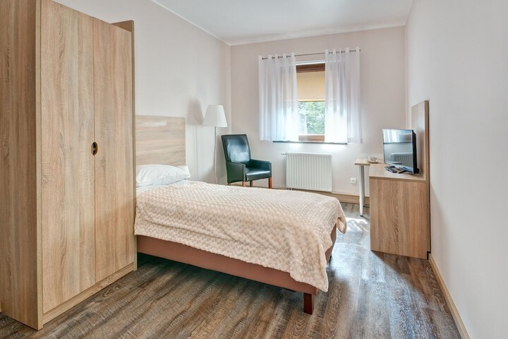 Room 17 of 38