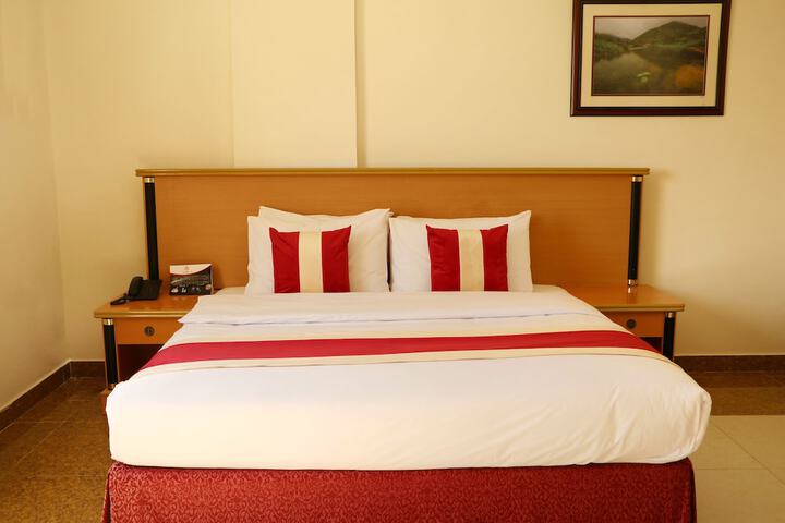 Room 9 of 32