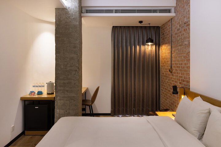 Room 27 of 151