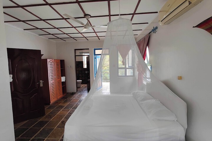 Room 9 of 52