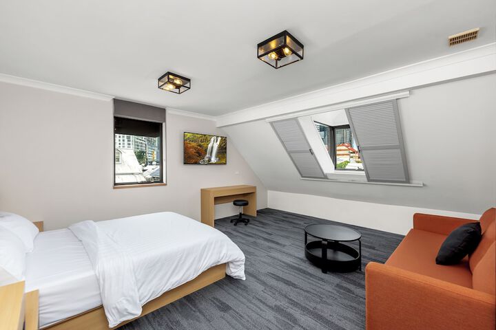 Room 18 of 47