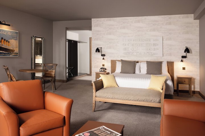 Room 9 of 32
