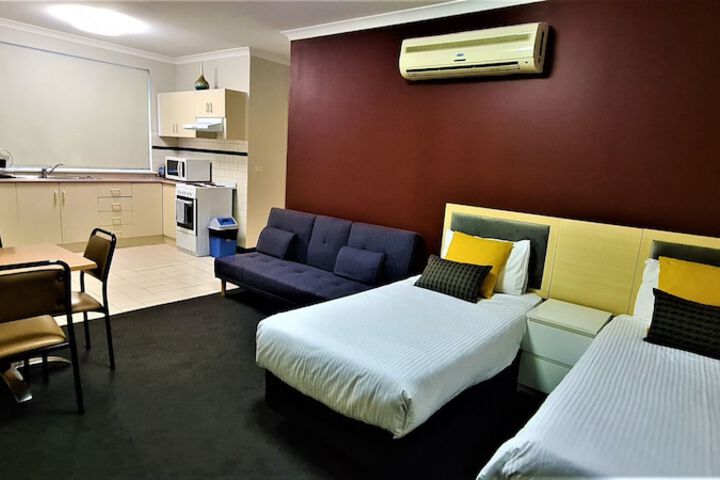Room 32 of 51