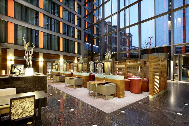 Entrance & Lobby