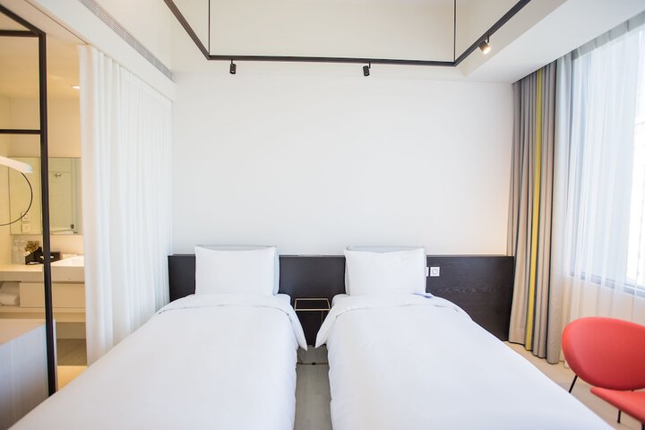 Room 30 of 85