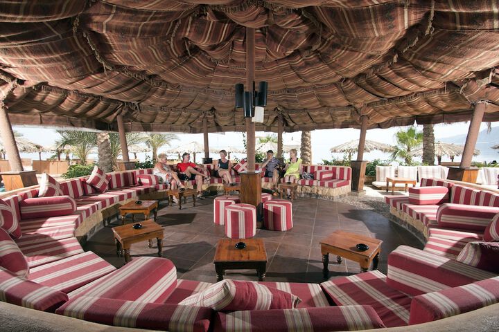 Lounge 49 of 68
