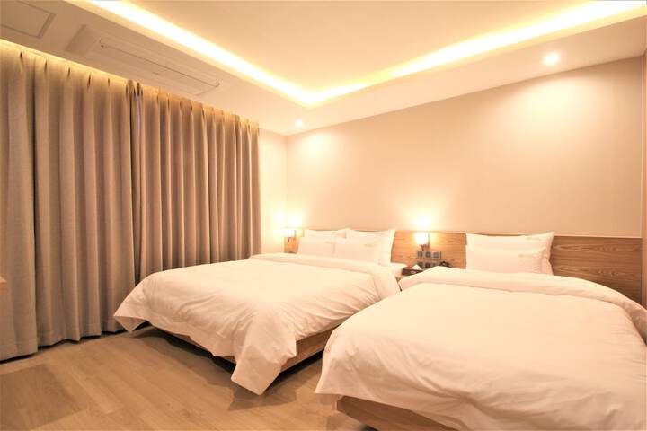 Room 5 of 110