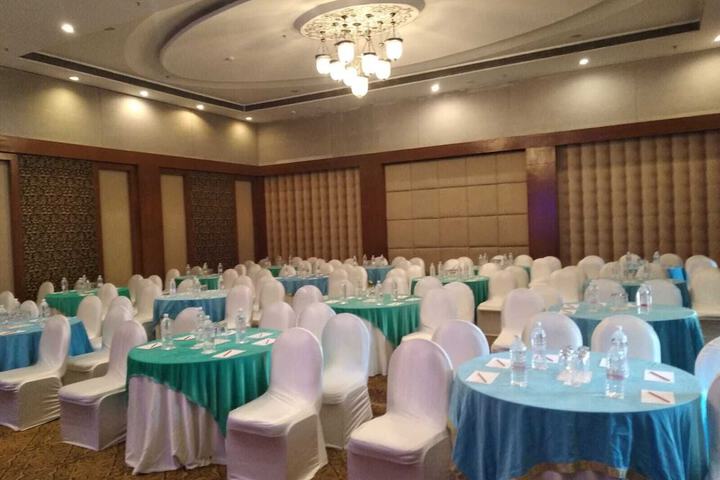 Ballroom/Hall 86 of 115