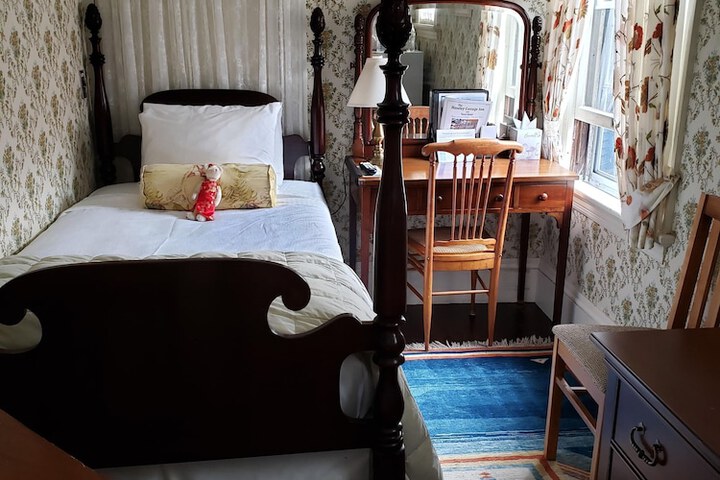 Room 11 of 100