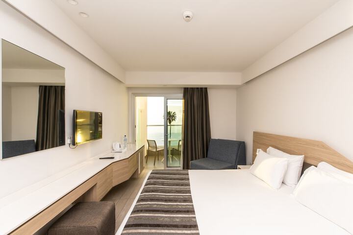 Room 9 of 35