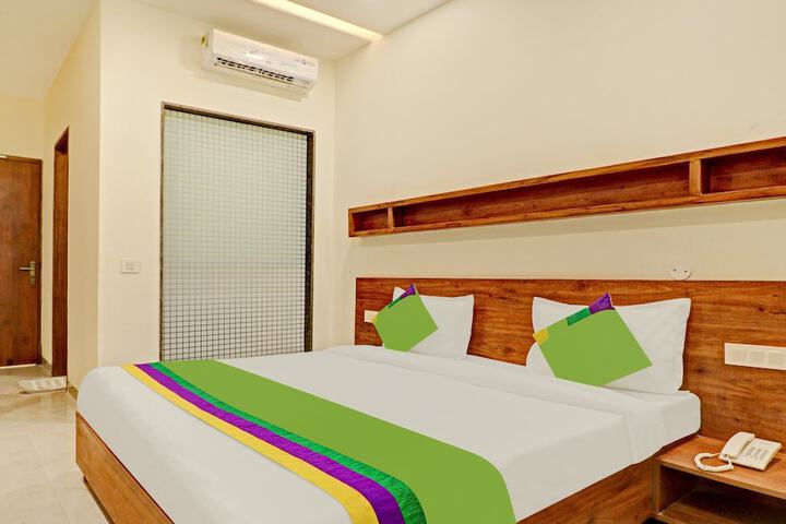 Room 18 of 29