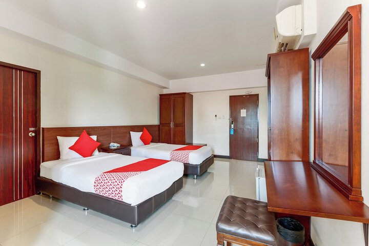 Room 11 of 25