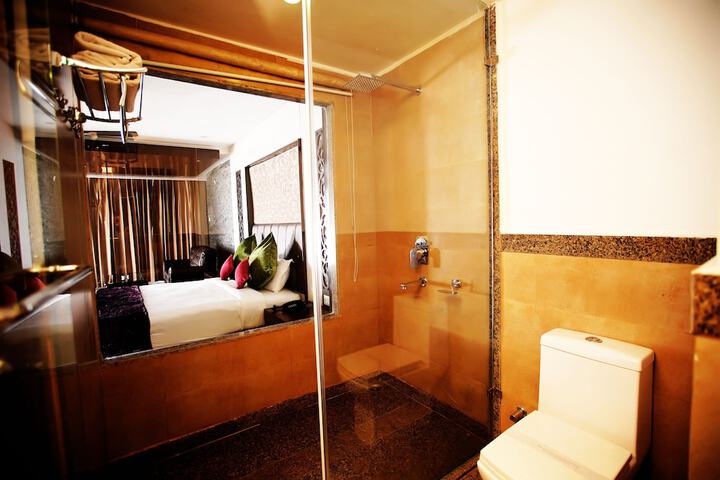 Room 25 of 81