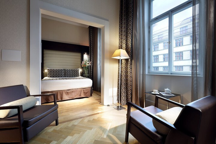 Room 15 of 51