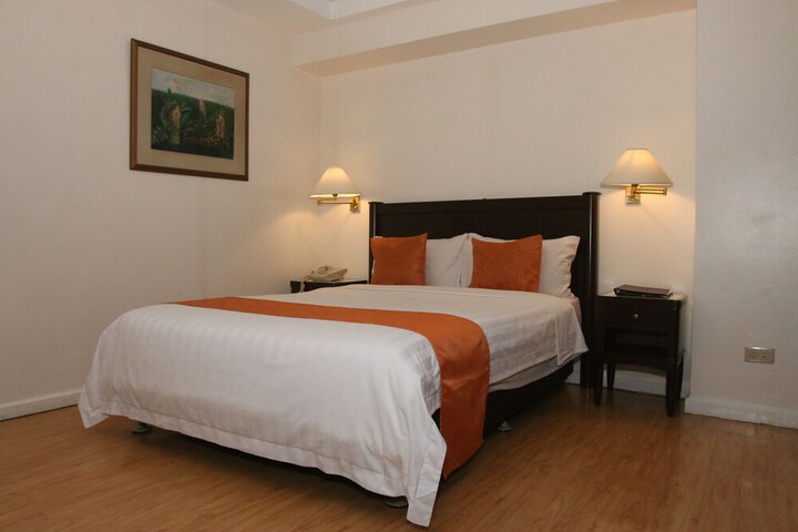 Room 28 of 77