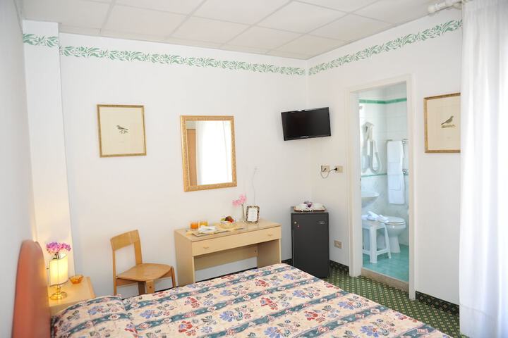 Room 20 of 37