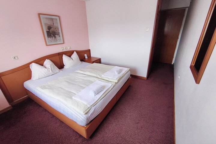 Room 9 of 54