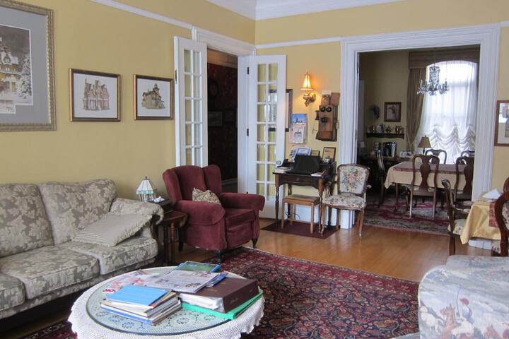 Entrance & Lobby