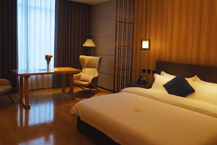 Room 4 of 20