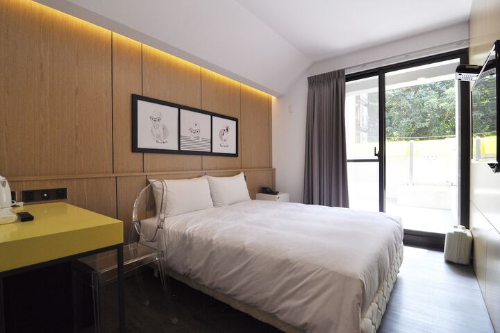 Room 15 of 28