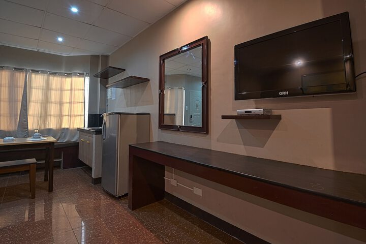 Room 9 of 42