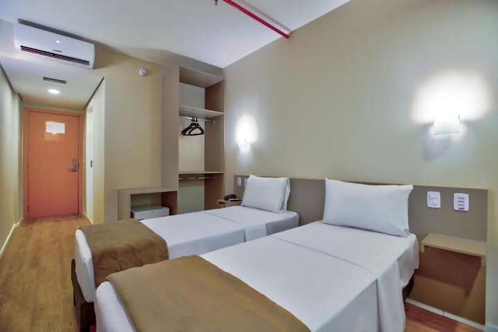Room 10 of 24