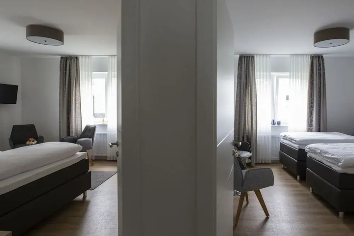 Room 7 of 12
