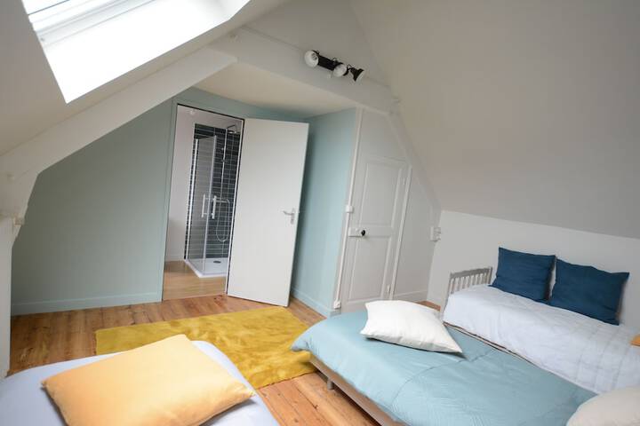 Room 8 of 16