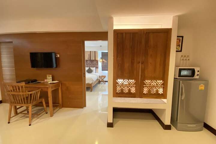 Room 33 of 77