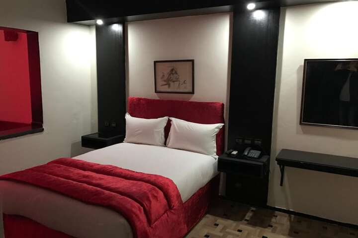 Room 13 of 29